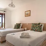 Kumusha Near Fiscardo Villa